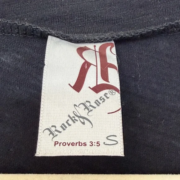 Elegant Black V-Neck Tee with Red and White Design - Picture 3 of 4